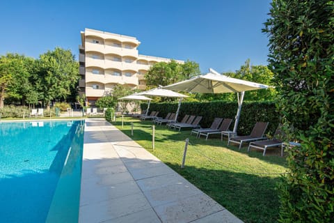 Property building, Garden, Swimming pool