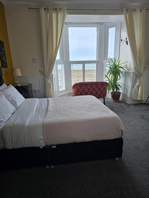 Shower, Toilet, Bed, TV and multimedia, Coffee/tea facilities, View (from property/room), Bedroom, Sea view, hair dryier