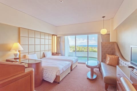 Photo of the whole room, Sea view