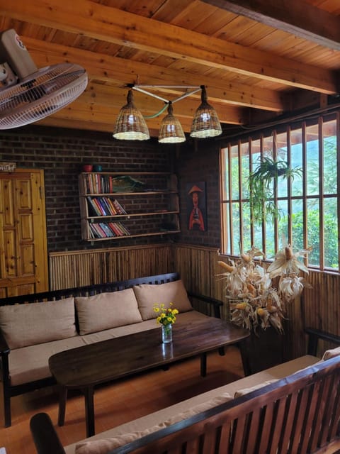 Library, Living room, Seating area