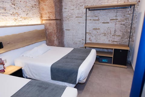 Hostal Paris Bed and Breakfast in Barcelona