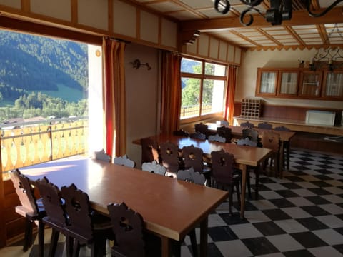 Chalet Les Cimes Bed and Breakfast in Haute-Savoie