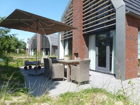 Beautiful new villa with hot tub House in Egmond aan Zee