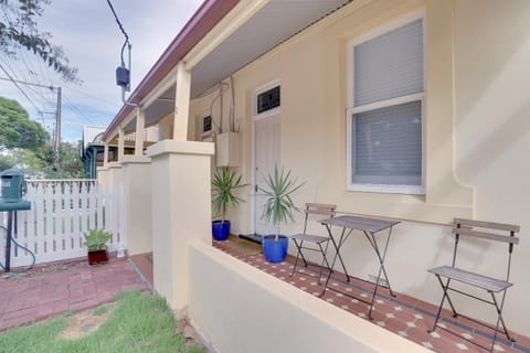 Bath Street Cottages Apartment in Adelaide