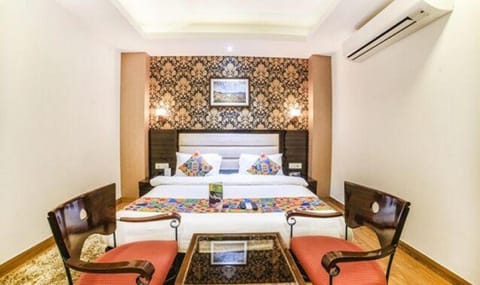 Bed, Photo of the whole room, Seating area, Bedroom, air conditioner