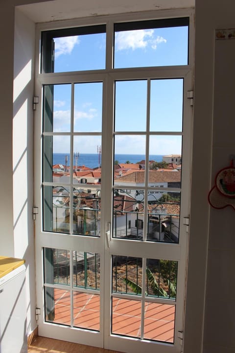 Communal kitchen, City view, Sea view