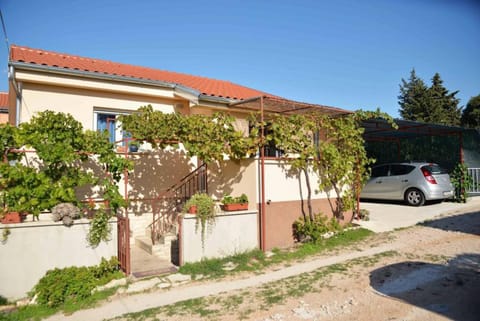 Property building, Facade/entrance, Off site