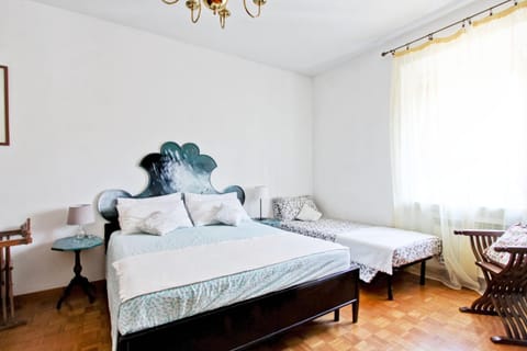 Bed, Photo of the whole room, Decorative detail, Bedroom, Guests, young children, older children, group of guests, Family