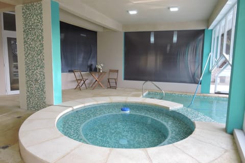 Hot Tub, Swimming pool