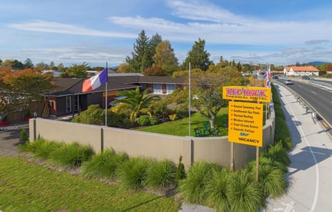 Red Rock Thermal Motel - Mineral Pool Motel in Rotorua