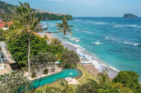 Beach, Pool view, Sea view, Swimming pool, sunbed