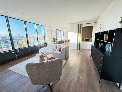 Living room, Bedroom, Food, City view