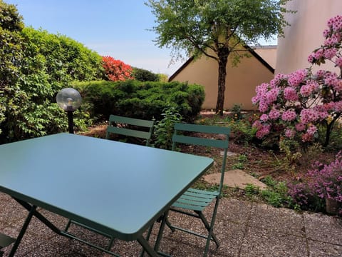Patio, Garden view