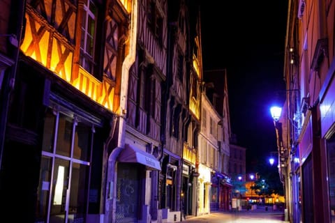 City view, Street view