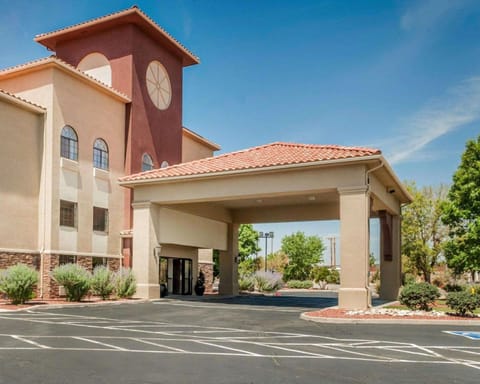 Quality Inn & Suites Hotel in Albuquerque