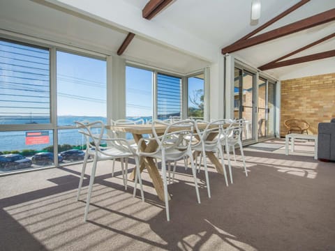 Castaways Unit 8 17 Shoal Bay Road Apartment in Shoal Bay