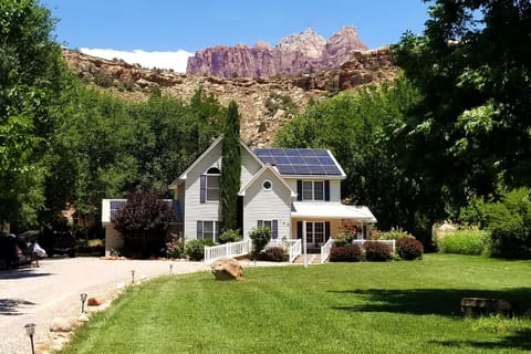 Property building, Garden, Garden view, Landmark view, Mountain view, Street view