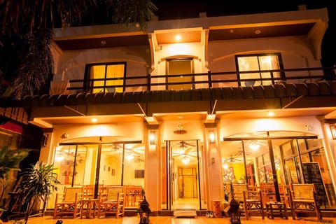 Facade/entrance, Night
