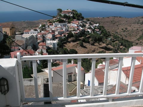 3-level doll house in Kea Ioulida/Chora, Cyclades House in Kea-Kythnos