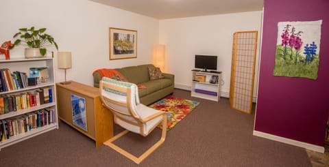 Gardenside Bed and Breakfast Bed and Breakfast in Anchorage