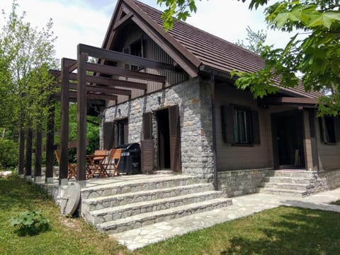 Villa Dobra Chalet in Jezerce