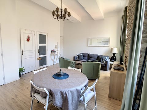 Hanna-Logis Condo in Antibes