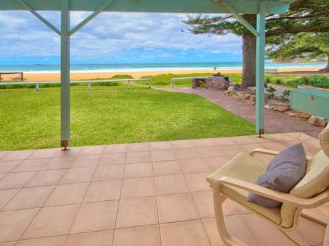 Comfy Beachfront Unit, Unbeatable Location & Views House in Cape Three Points Road