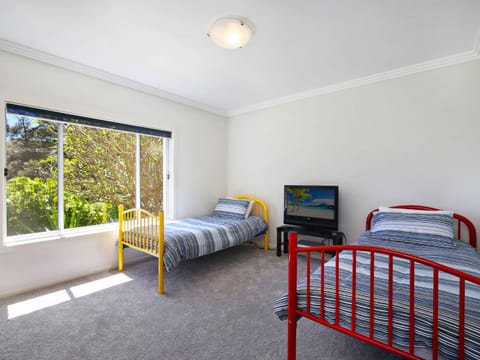 Enjoy Spectacular Oceanviews with BBQ & Airy Space Haus in Terrigal