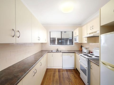 Family Beachside Getaway with BBQ and Patio House in Terrigal