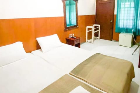 Hotel Shabine Rungkut Mitra RedDoorz Bed and Breakfast in Surabaya