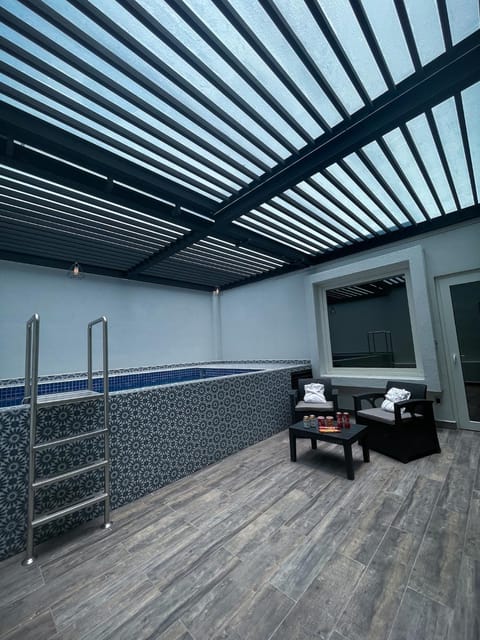 Balcony/Terrace, Swimming pool