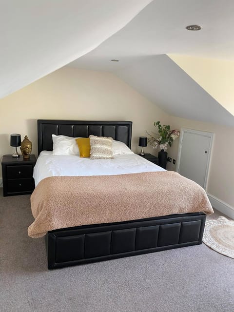 Letting Serviced Apartments - Guards View, Windsor Eigentumswohnung in Windsor