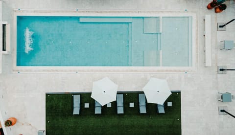 Bird's eye view, Pool view