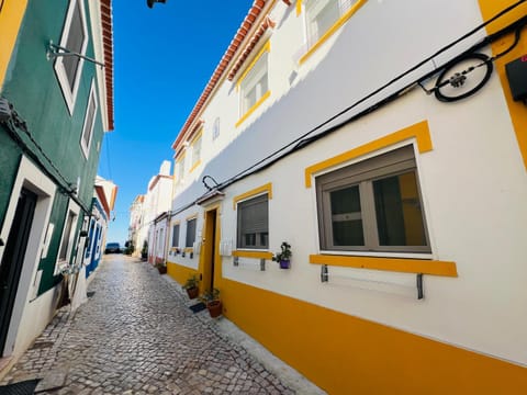 Property building, Day, Neighbourhood, Street view