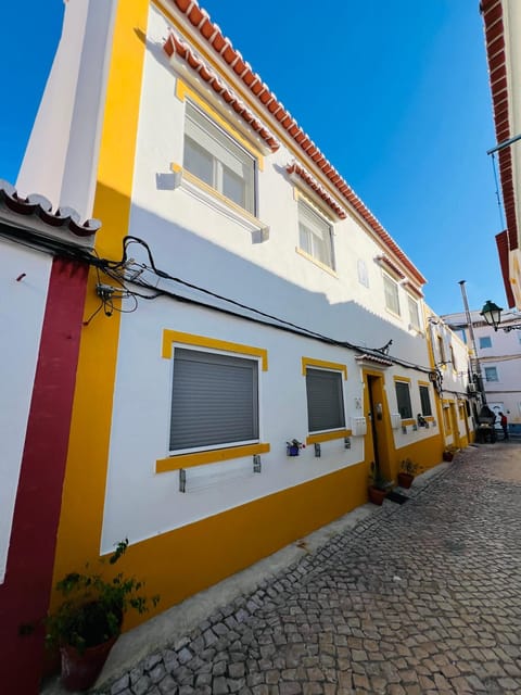 Property building, Day, Neighbourhood, Street view