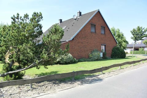 Garden view, Street view