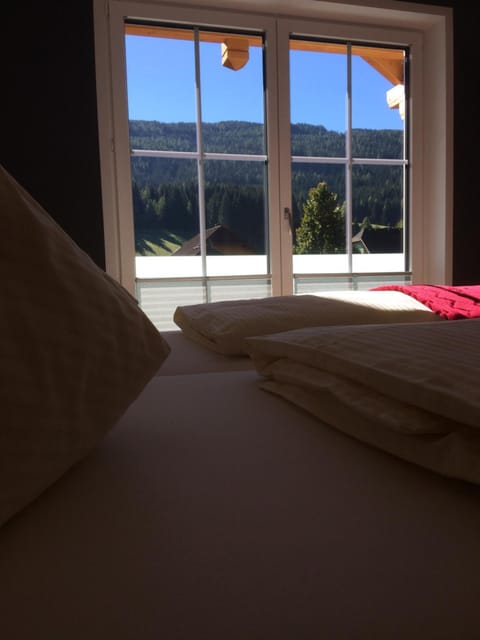 Bed, Bedroom, Mountain view