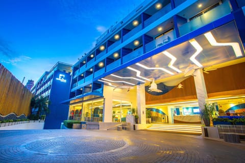 Hotel Clover Patong Phuket - SHA Plus Hôtel in Patong