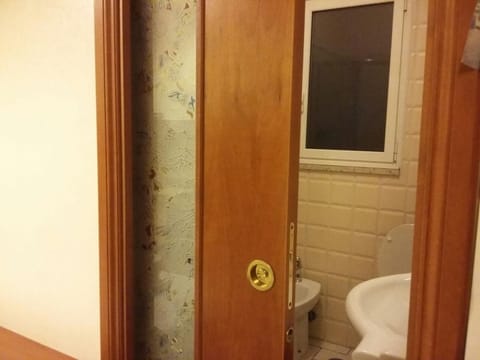 Bathroom, Dining area