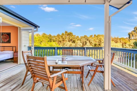 Spring, Day, Balcony/Terrace, Dining area, Garden view