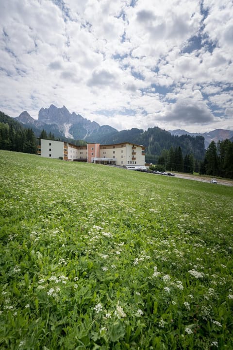 Property building, Spring, Natural landscape, Summer, Hiking, Mountain view