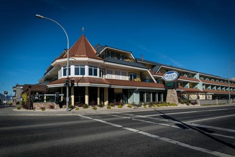 Prestige Beach House, WorldHotels Crafted Hotel in Kelowna