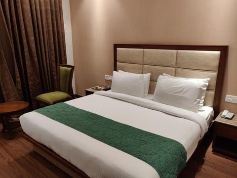 Maple Grand Hotel in Agra
