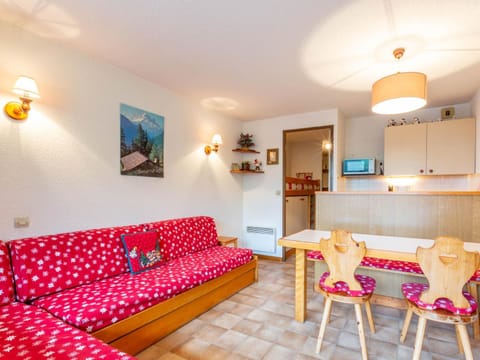 Studio avec balcon, animaux acceptés, proche pistes et commerces - FR-1-304-38 Apartment in La Clusaz