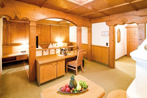 Photo of the whole room, Decorative detail