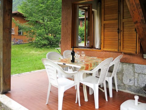 Holiday Home Villa Pineta by Interhome Maison in Idro