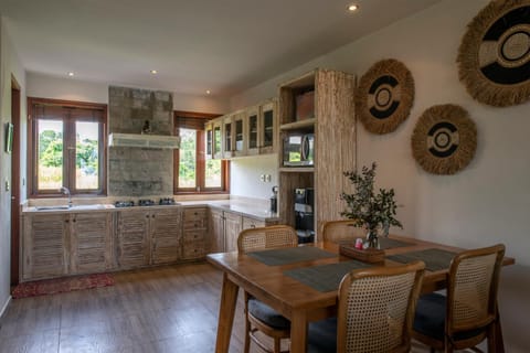 Kitchen or kitchenette, Dining area, kitchen