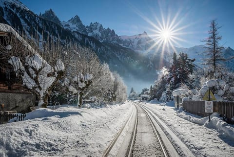 Neighbourhood, Natural landscape, Winter, Mountain view