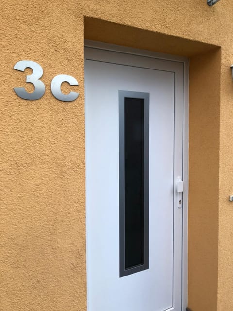 Facade/entrance, Pets