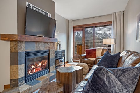 RidgeView Loft - Top Floor 2 Bed 2 Bath, Amazing Views Maison in Canmore